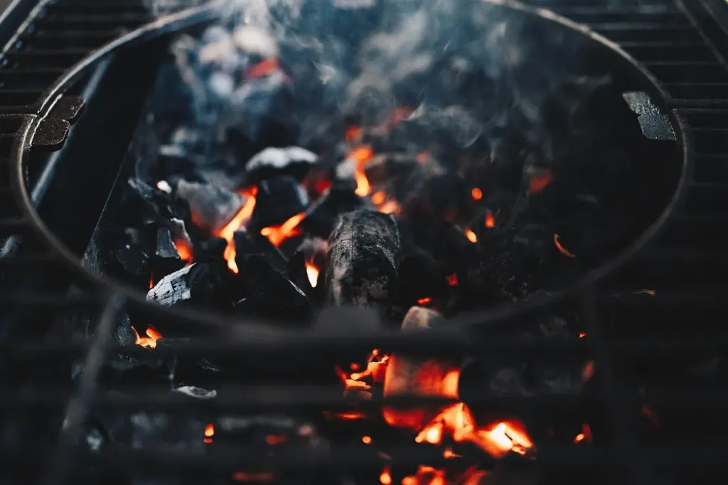 Grill węglowy – jak wybrać, jak używać, najważniejsze zasady